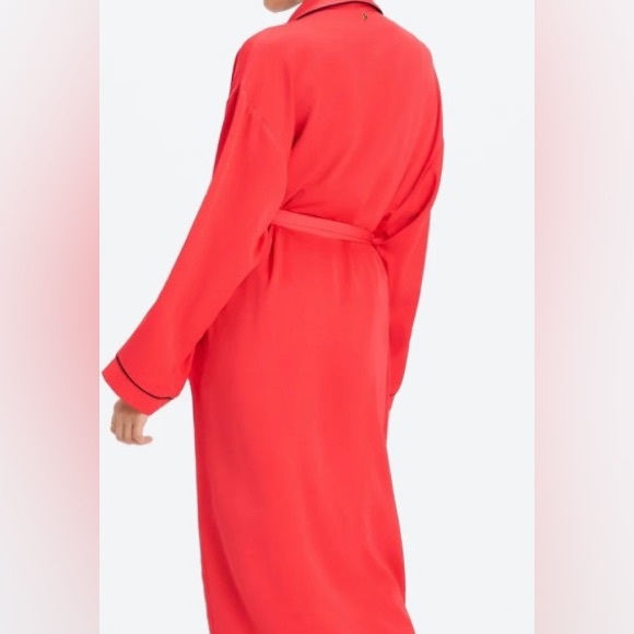 Fabletics Ecosatin robe. Large Strawberry red with black trim. - Picture 2 of 4